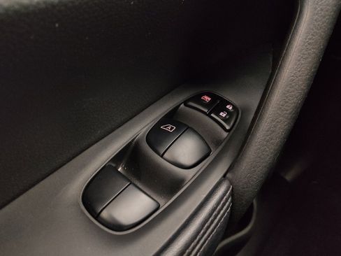 Used 2019 Nissan Rogue SV image 27