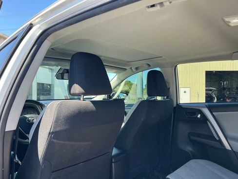 Used 2017 Toyota RAV4 XLE AWD/4WD image 13