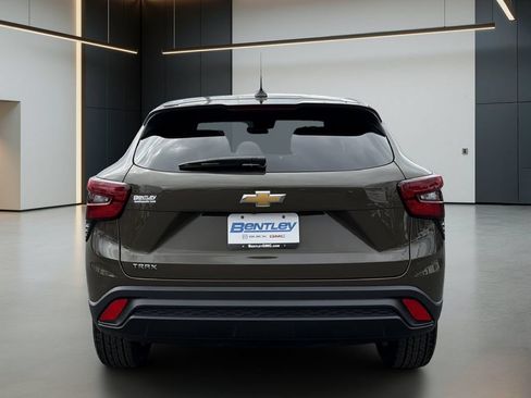 Certified 2024 Chevrolet Trax LS w/ LS Convenience Package FWD image 6