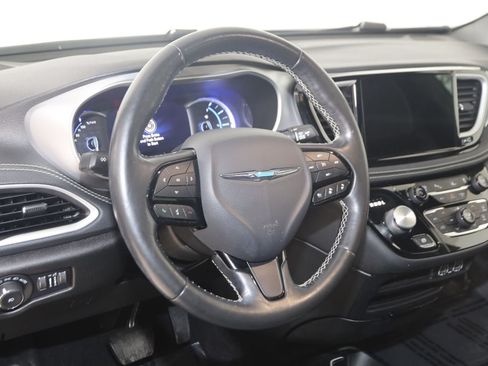 Used 2021 Chrysler Pacifica Touring-L w/ S Appearance Package FWD image 6