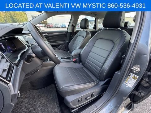 Certified 2024 Volkswagen Jetta SE w/ Panoramic Sunroof Package FWD image 30