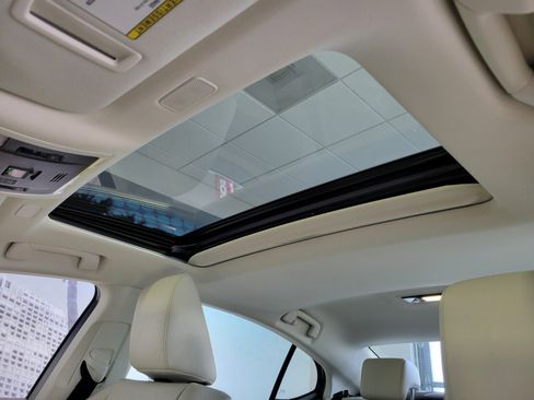 Certified 2024 Lexus ES 350 w/ Premium Package image 12