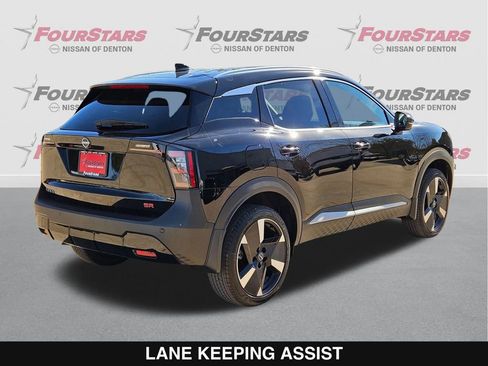 New 2026 Nissan Kicks SR w/ SR Premium Package FWD image 4
