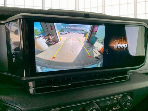 Used 2025 Jeep Wrangler Sport S image 26