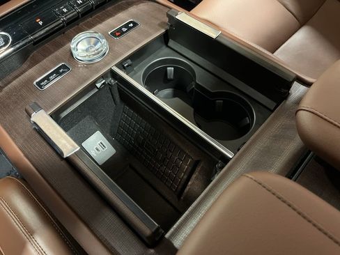 Used 2025 Lincoln Navigator L Reserve image 36