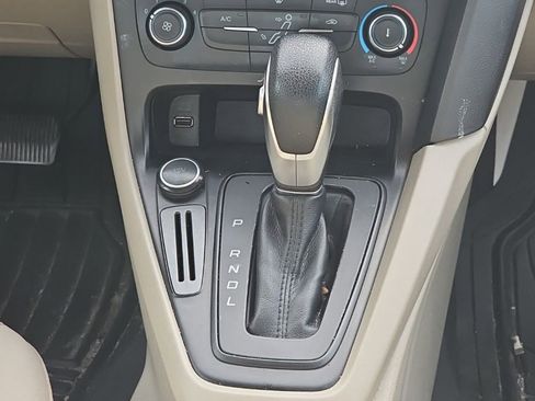 Used 2017 Ford Focus SE FWD image 7