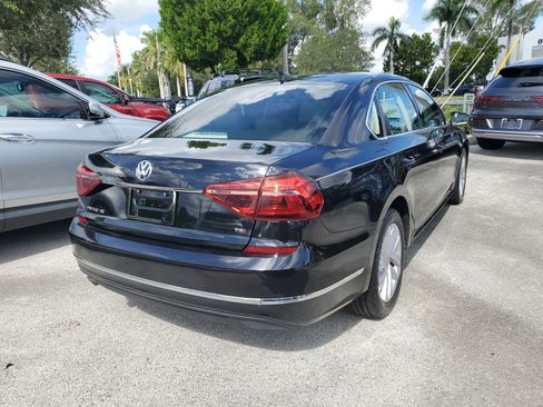 Used 2018 Volkswagen Passat 2.0T SE image 6