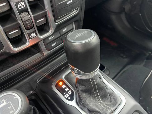 Used 2020 Jeep Gladiator Overland AWD/4WD image 14