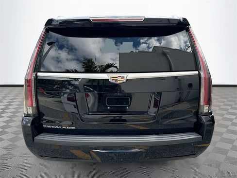 Used 2019 Cadillac Escalade Luxury image 7