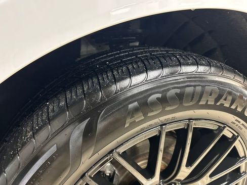 Used 2019 Buick Enclave Essence image 12