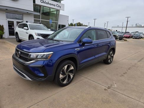 Used 2024 Volkswagen Taos SE image 2