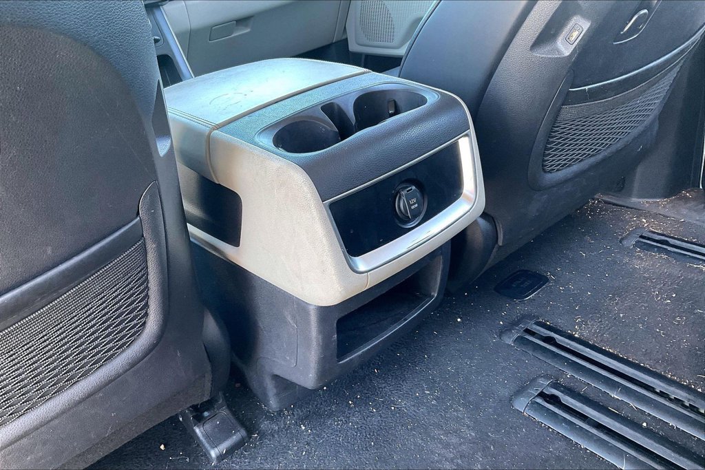 Used 2024 Kia Carnival LX FWD image 10