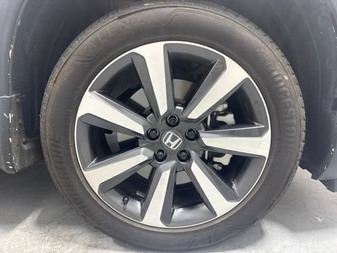 Used 2025 Honda Pilot Touring image 4