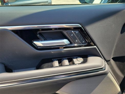 New 2025 GMC Sierra EV Denali image 8