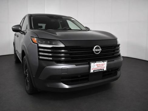Used 2025 Nissan Kicks SV AWD/4WD image 3