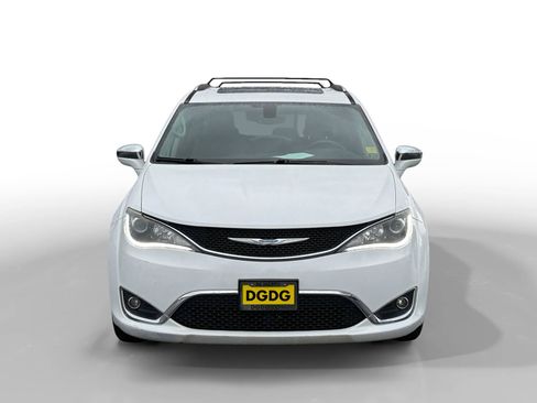 Used 2018 Chrysler Pacifica Limited image 8