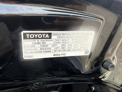 Used 2025 Toyota Corolla LE FWD image 14