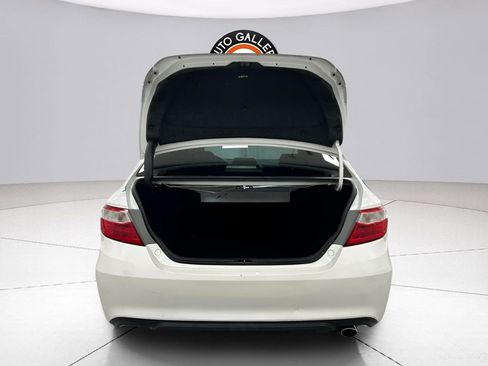 Used 2017 Toyota Camry SE image 20