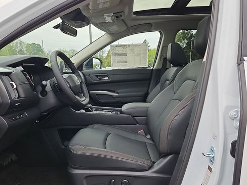 New 2026 Nissan Pathfinder SL w/ SL Premium Package AWD/4WD image 9