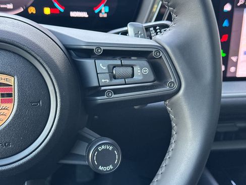 Certified 2025 Porsche Cayenne image 29