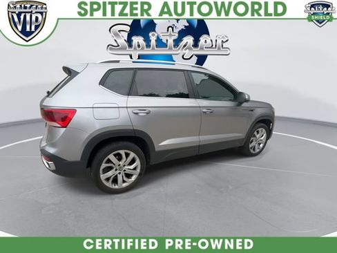 Used 2023 Volkswagen Taos SE w/ Panoramic Sunroof Package FWD image 9