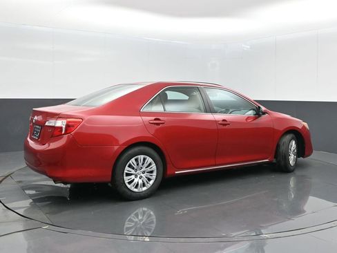 Used 2014 Toyota Camry LE FWD image 7
