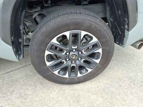 Used 2025 Toyota Tundra Limited AWD/4WD image 27