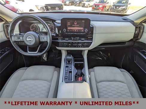 Used 2022 Nissan Pathfinder SV image 16