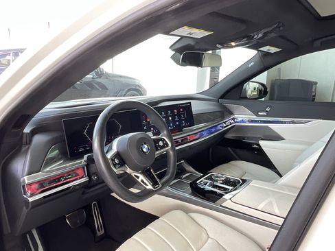 Certified 2024 BMW 760i xDrive w/ Premium Package 2 AWD/4WD image 9