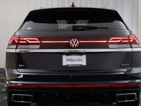 Used 2025 Volkswagen Atlas Cross Sport SEL Premium R-Line image 16