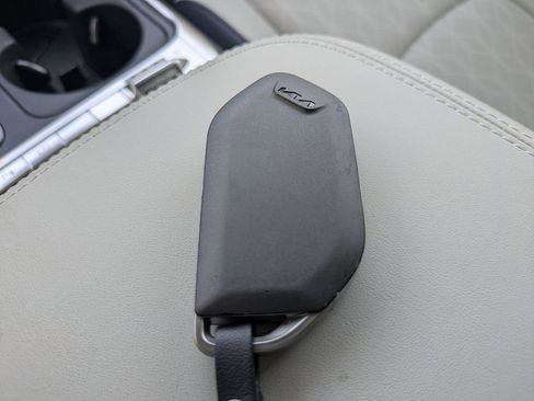 Used 2025 Kia Carnival SX image 30