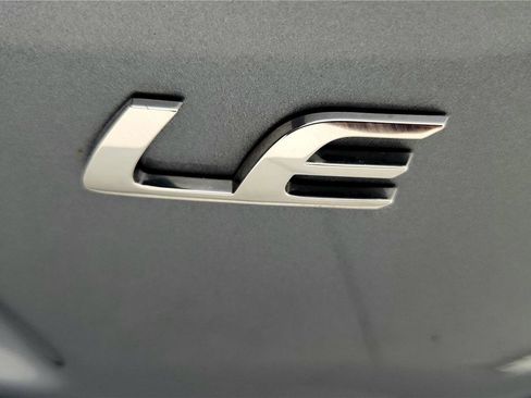 Used 2021 Toyota Corolla LE image 14