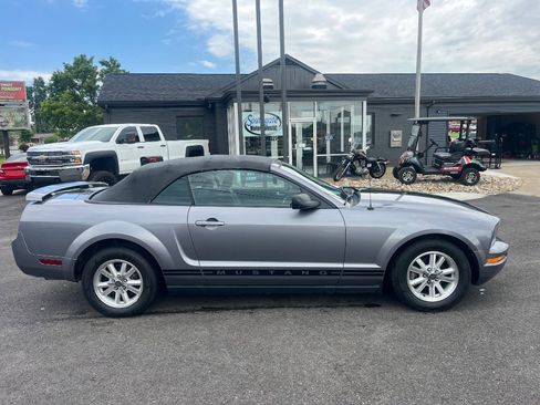 Used 2006 Ford Mustang Convertible RWD image 6