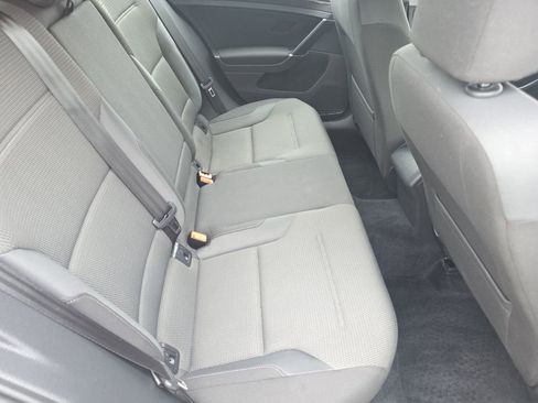Used 2018 Volkswagen Golf S FWD image 16