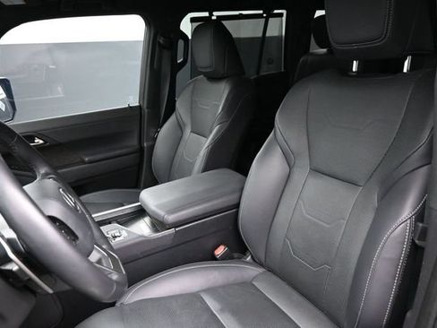 Used 2024 Lexus GX 550 w/ Accessory Package (Z1) AWD/4WD image 19