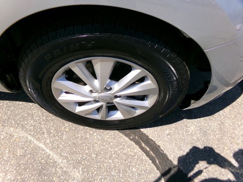 Used 2018 Kia Sedona L image 28