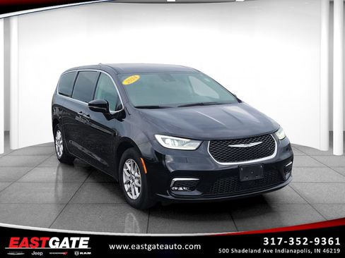 Used 2024 Chrysler Pacifica Touring-L FWD image 1