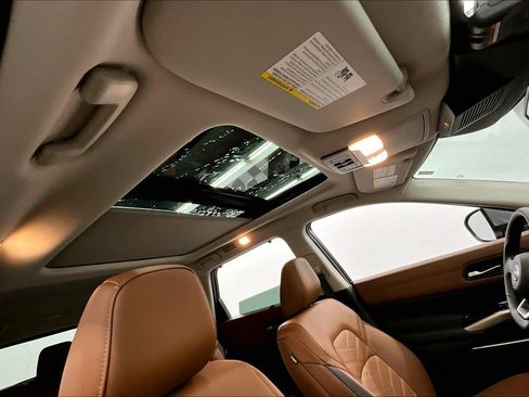 New 2025 Nissan Pathfinder Platinum w/ Lighting Package (N93) AWD/4WD image 36