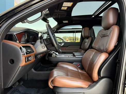 Used 2023 Lincoln Navigator Reserve AWD/4WD image 18