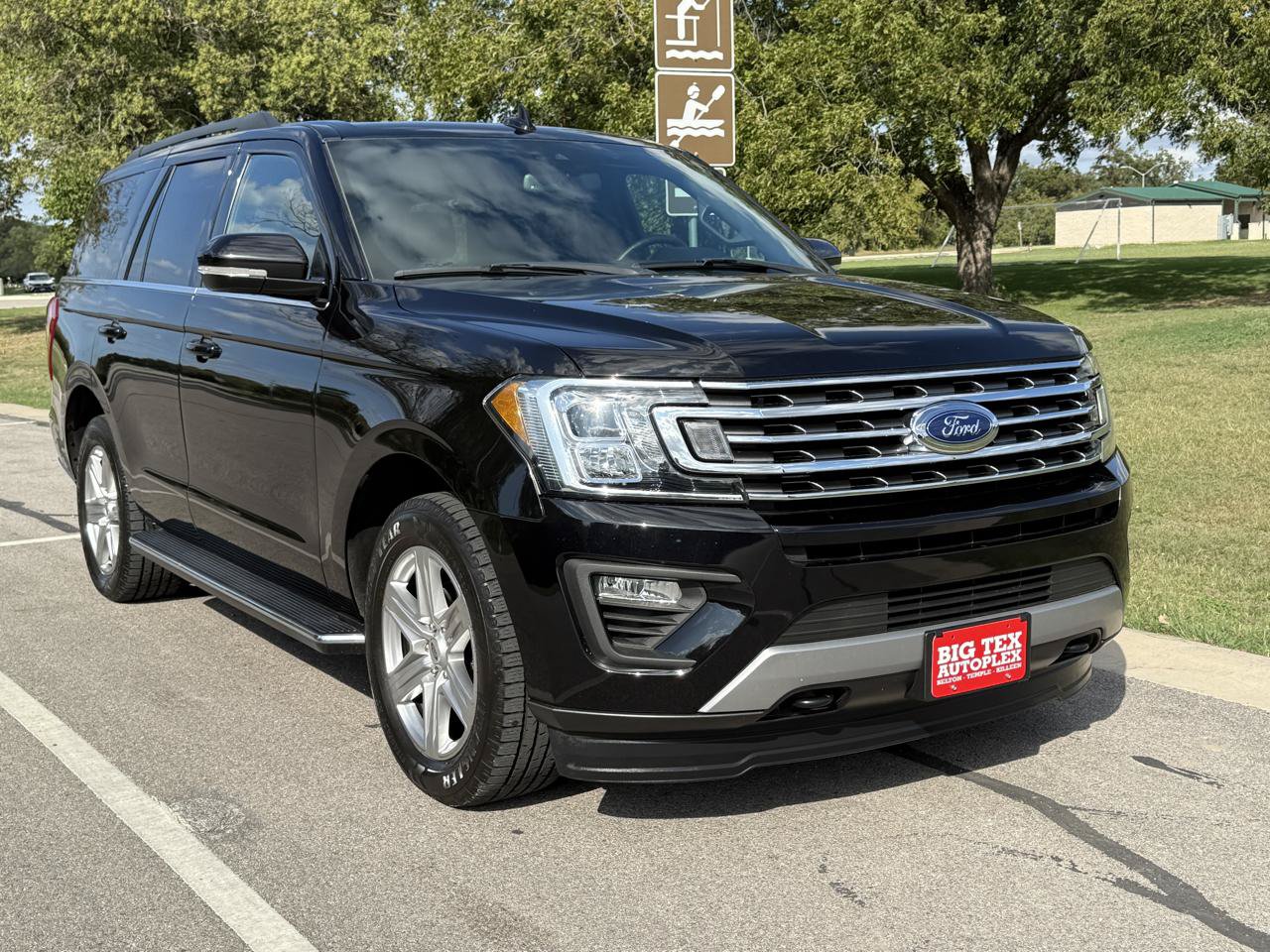 Used 2019 Ford Expedition XLT w/ Equipment Group 202A AWD/4WD image 1
