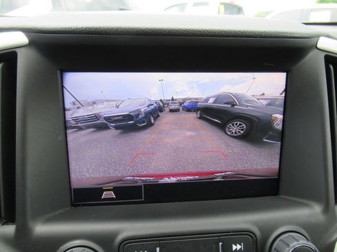 Used 2024 GMC Terrain SLE w/ Driver Convenience Package FWD image 30