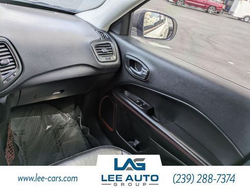 Used 2017 Jeep Compass Trailhawk w/ Leather Interior Group AWD/4WD image 14