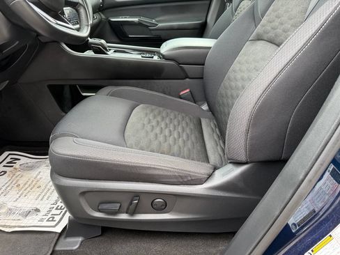 Used 2024 Nissan Pathfinder SV AWD/4WD image 13