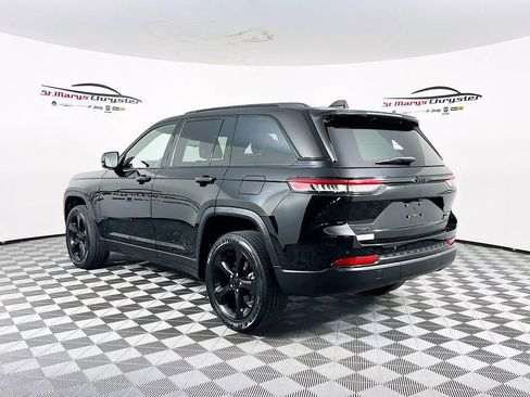 Used 2023 Jeep Grand Cherokee Altitude AWD/4WD image 6