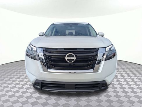 Used 2025 Nissan Pathfinder SV image 8