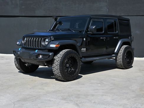 Used 2020 Jeep Wrangler Unlimited Sport AWD/4WD image 3