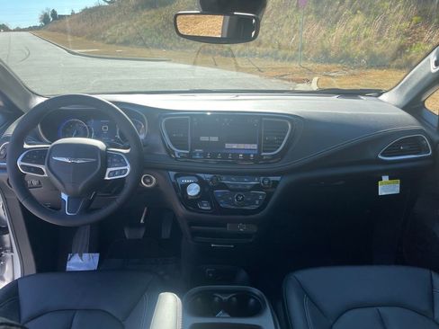 New 2026 Chrysler Pacifica Select FWD image 23
