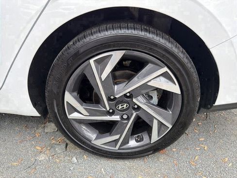 Certified 2025 Hyundai Elantra SEL image 6