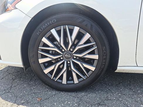 Certified 2025 Nissan Altima 2.5 SV FWD image 8
