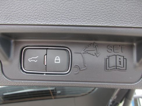 Used 2023 Ford Explorer XLT w/ Equipment Group 202A AWD/4WD image 27